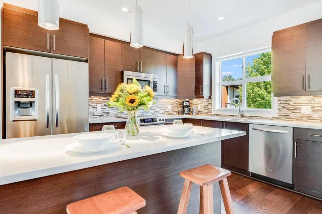 Cedar Hill Sunlit Stay - Bright Spacious & Modern Victoria Bagian luar foto