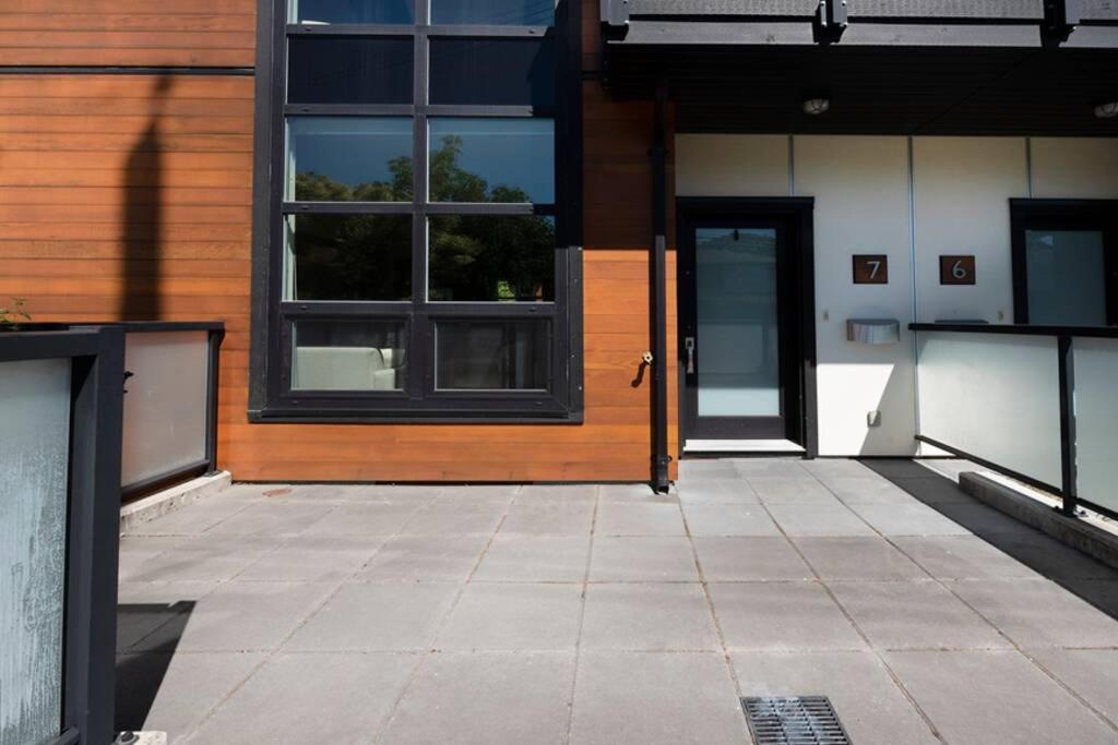 Cedar Hill Sunlit Stay - Bright Spacious & Modern Victoria Bagian luar foto