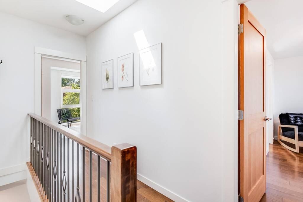 Cedar Hill Sunlit Stay - Bright Spacious & Modern Victoria Bagian luar foto
