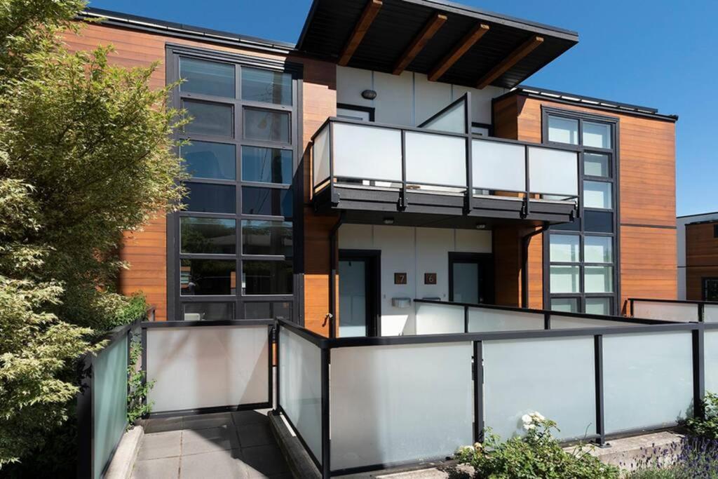 Cedar Hill Sunlit Stay - Bright Spacious & Modern Victoria Bagian luar foto