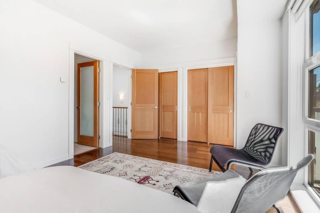 Cedar Hill Sunlit Stay - Bright Spacious & Modern Victoria Bagian luar foto
