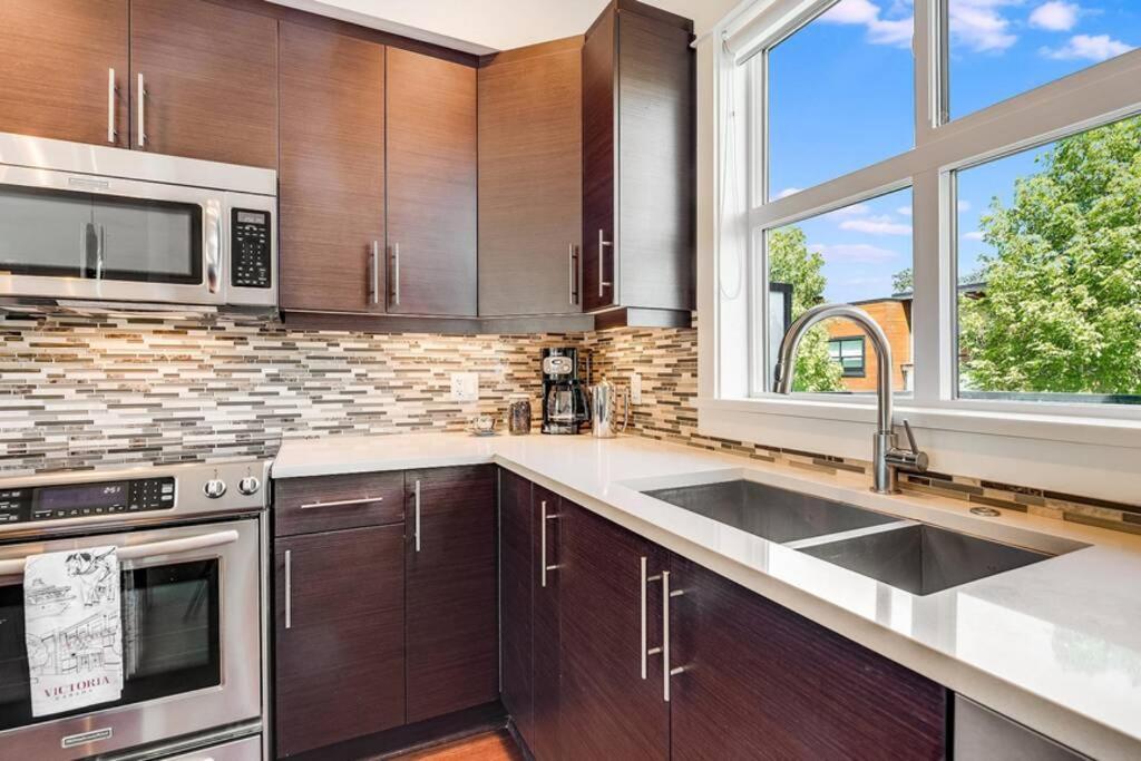 Cedar Hill Sunlit Stay - Bright Spacious & Modern Victoria Bagian luar foto