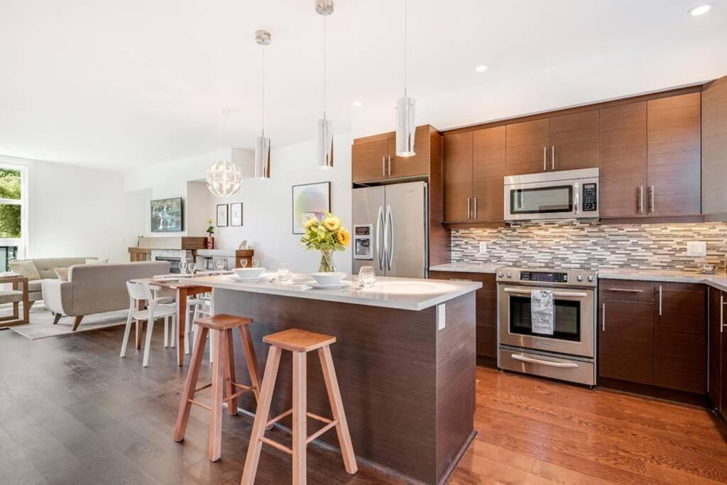 Cedar Hill Sunlit Stay - Bright Spacious & Modern Victoria Bagian luar foto