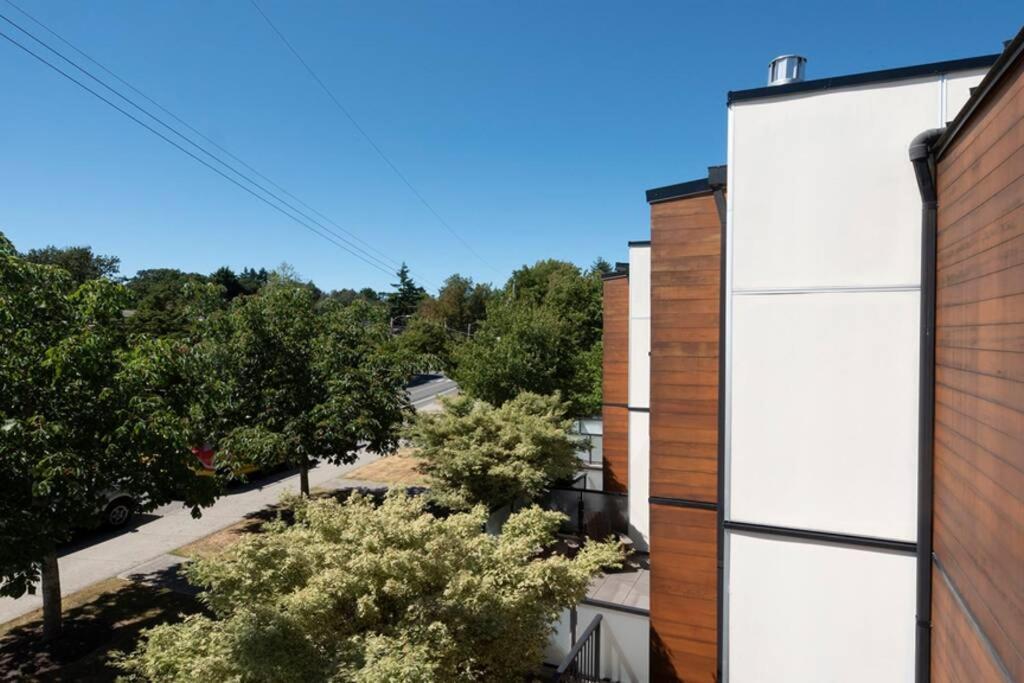 Cedar Hill Sunlit Stay - Bright Spacious & Modern Victoria Bagian luar foto