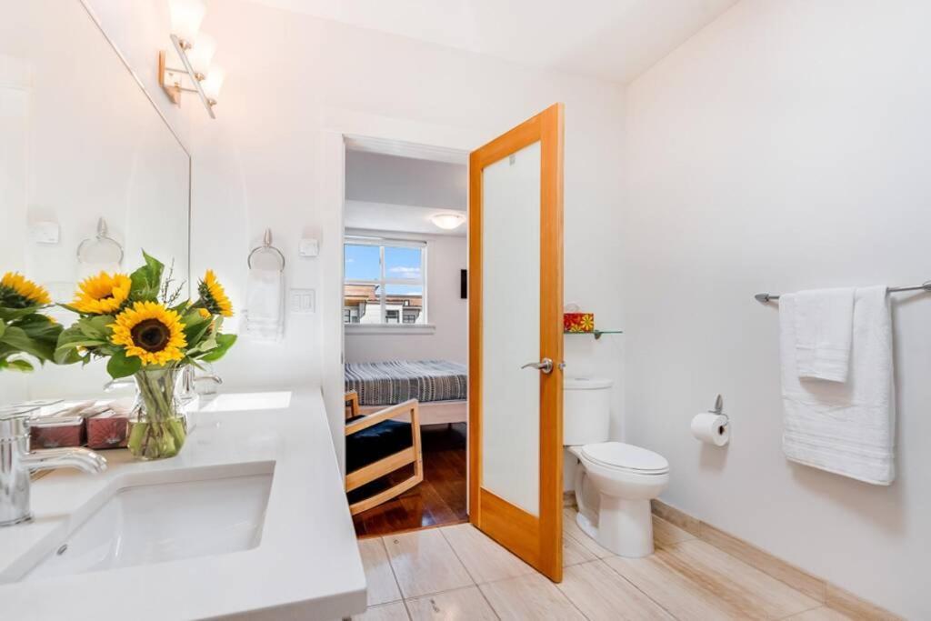 Cedar Hill Sunlit Stay - Bright Spacious & Modern Victoria Bagian luar foto