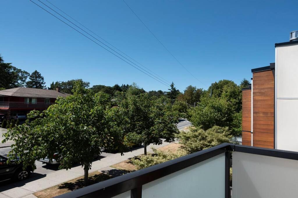 Cedar Hill Sunlit Stay - Bright Spacious & Modern Victoria Bagian luar foto